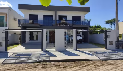Casa com 3 dormitórios em canasvieiras.