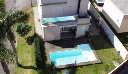 Casa em condominio.