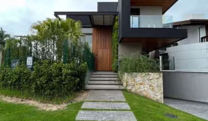 linda casa em jurere internacional