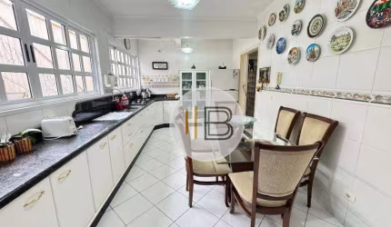 Bela Casa com 4 dormitórios à venda, 152 m² por R$ 990.000 - Xaxim - Curitiba/PR