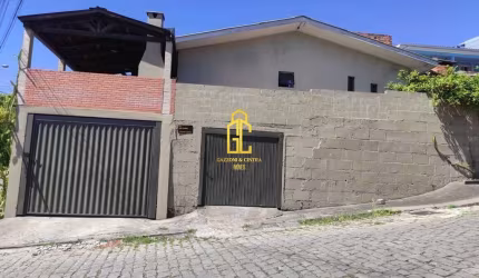 Sobrado à venda no bairro Desvio Rizzo em Caxias do Sul/RS