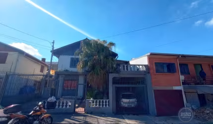Casa à venda no bairro Pioneiro - Caxias do Sul/RS