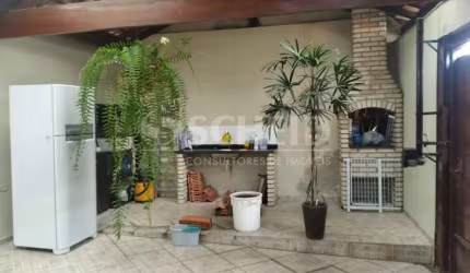 Sobrado com duas três vagas de garagem!!!