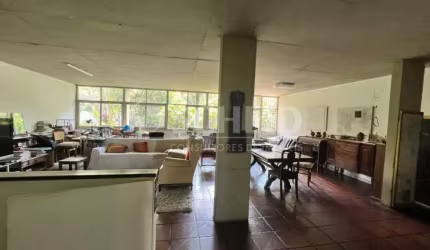 Casa térrea com 3 dormitórios à Venda, 453m² área construída terreno de 955m² Jardim Marajoara