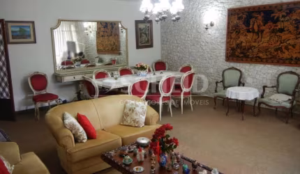 Casa a venda no Brooklin com 491m, 3 quartos, 1 suíte e 3 vagas.