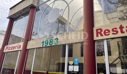 Prédio Comercial na Santo Amaro com 2 banheiros e 2 vagas de garagem.
