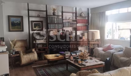 Casa em Condomínio no Jardim Hípico