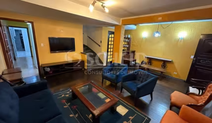 SOBRADO PARA FINS RESIDENCIAL OU COMERCIAL - POSSUI 3 DORMS - 2 VAGAS