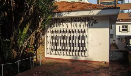 Casa a venda para reforma ótima localização para incorporadora