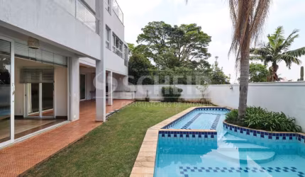 Casa em condomínio com 6 quartos e piscina na Chácara Monte Alegre