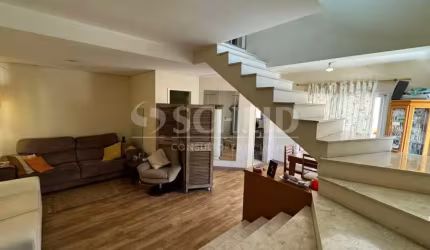 CASA EM CONDOMÍNIO - PLANTA DIFERENCIADA COM QUINTAL - 3 DORMS - 1 SUÍTE E 2 VAGAS.