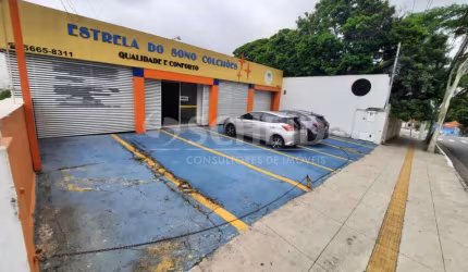 Imóvel comercial de 562m² e 7 vagas na porta em plena Avenida Interlagos, ao lado do autódromo.