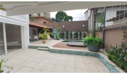Sobrado de 450m² com 3 quartos e 3 suítes para alugar em Vila Nova Conceição - SP