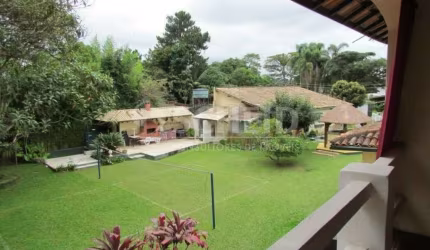 2 casas em condomínio no Jd.das Palmeiras, 5 salas, 5 dormitórios, semi-mobiliado  .