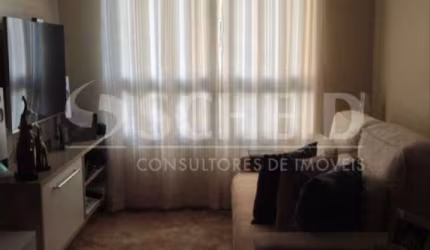 Lindo apartamento reformado com armários embutidos, semi mobiliado com fogão, camas, maquina de lava