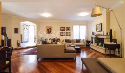 Casa em condomínio de alto padrão com 4 suítes