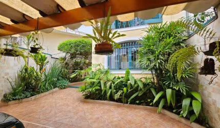 Lindo sobrado com 4 vagas e 3 quartos no Jardim Prudência