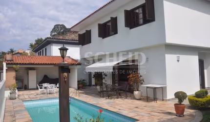 Casa a venda no Alto da Boa Vista com 2 suítes e 5 vagas.