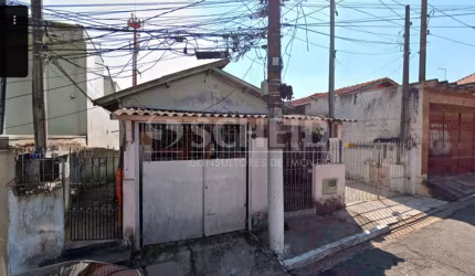 Casa a venda com terreno de 400m², ideal para construtor com 10mx40m