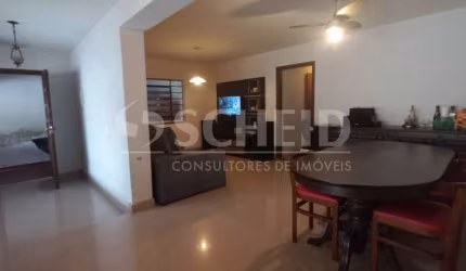 Casa no Brooklin Velho com 5 dormitórios e edícula com 2 dormitórios, jardim, 3 vaga e despensa..