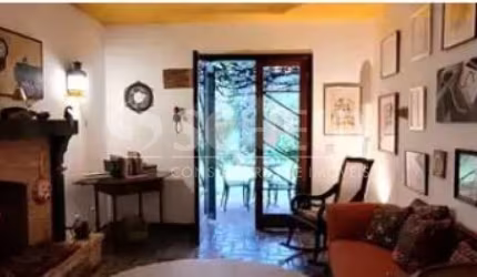 Casa - Granja Julieta  com 4 quartos sendo 1 suíte e 4 vagas de garagem!!