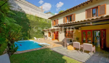 Casa com 5 quartos e piscina na melhor rua do Jardim Guedala