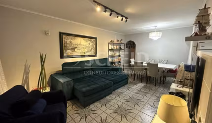 Sobrado a venda 219,59m² útil, na 4 quartos e 2 vagas, na Vila Santa Catarina.