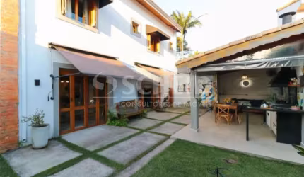 Moema Casa Moderna com Área Gourmet e 4 Vagas
