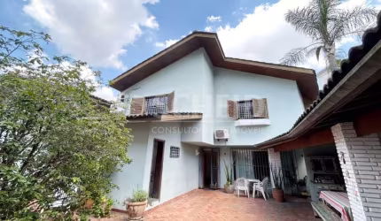 Casa com 4 dormitórios e espaço gourmet
