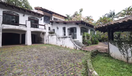 Casa na Chácara Flora com 568m² de área construída
