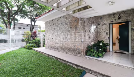 Casa térrea à venda em Moema 3 quartos 1 suíte garagem para 4 carros