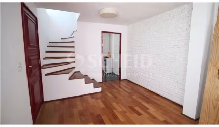 Sobrado  à venda com 2 quartos na Chácara Santo Antônio!