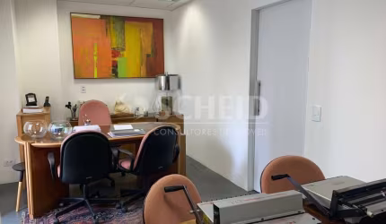 Conjunto Comercial Moema, com vão Livre  42m², banheiro, ar-condicionado e uma vaga de garagem,