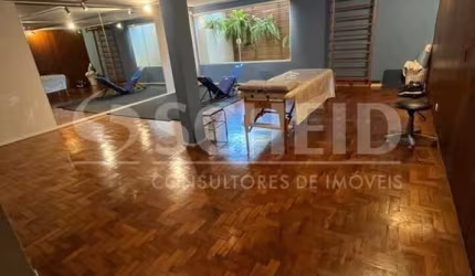 Casa comercial a venda no Jardim Guedala com 08 vagas e 08 salas