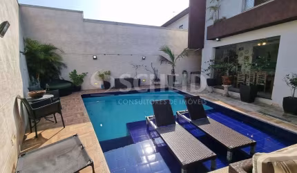 4 Quartos, 1 Suíte,  3 Banheiros, 4 Vagas e Piscina- Jardim Consorcio