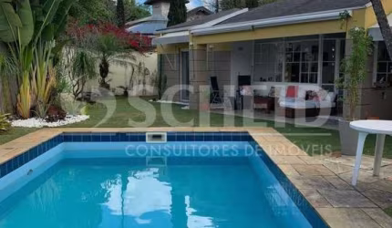 CASA ALTO DA BOA VISTA - REFORMADA - 4 SUITES - JARDIM - PISCINA - CHURRASQUEIRA - 3 GARAGENS