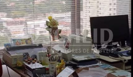 Conjunto comercial em Moema com 62m², 1 banheiro, copa,2 vagas.