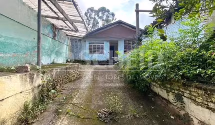 Casa antiga 3 dormitórios - 2 vagas  - Próximo a Cupecê