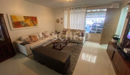 Casa Venda, 03 quartos, armários embutidos, edícula com banheiro, 02 vagas!!