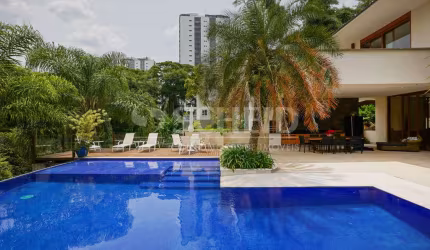 Casa no coração do Alto da Boa Vista em rua fechada