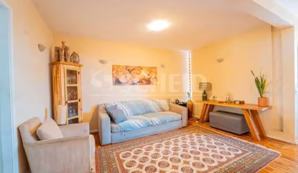 Casa á Venda no Campo Belo com 211m² e 2 vagas de garagem.