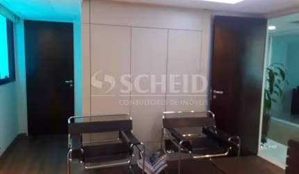 Conjunto comercial de 172m²  com 5 salas e 4 vagas para alugar em Moema - SP
