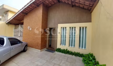 Casa  térrea à venda 4 dorm; 4 vagas Campo Grande
