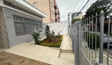 Casa térrea com terreno de 500m² com  02 Dormitórios e cozinha  grandes, quintal e edicula