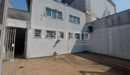 Prédio Comercial para locação ao lado do Metrô Jabaquara, com 474m², Vão livre coberto com 200m²