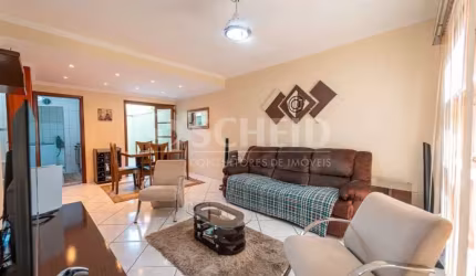 Casa á Venda em Condomínio fechado com 94m², 3 quartos sendo 1 suíte, 2 vagas.