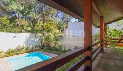 CASA CHARMOSA JARDIM MARAJOARA! 4 DORMITÓRIOS, 2 SUITES, 3 VAGAS DE GARAGEM, CERCADO DE ÁREA VERDE!