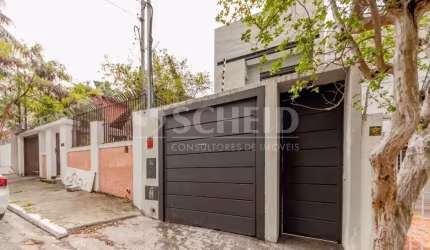 Casa á Venda no Campo Belo com 136m², 3 quartos sendo 1 suíte, 3 vagas.