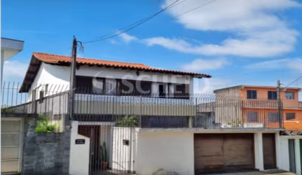 Casa a venda com 3 dormitórios, sendo 2 suítes e 4 vagas, no Jabaquara.