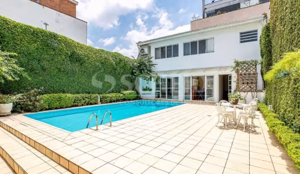 Casa á Venda no Brooklin com 471m², 4 quartos sendo 1 suíte, 4 vagas.